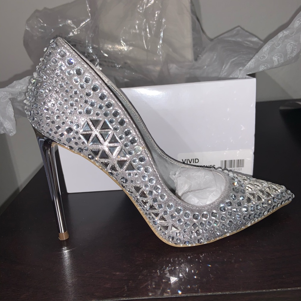 NIB: Steve Madden Vivid Rhinestones size 5